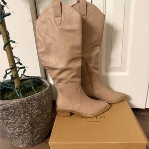 🌷 NIB ‘Oasis Society’ Heeled Boots